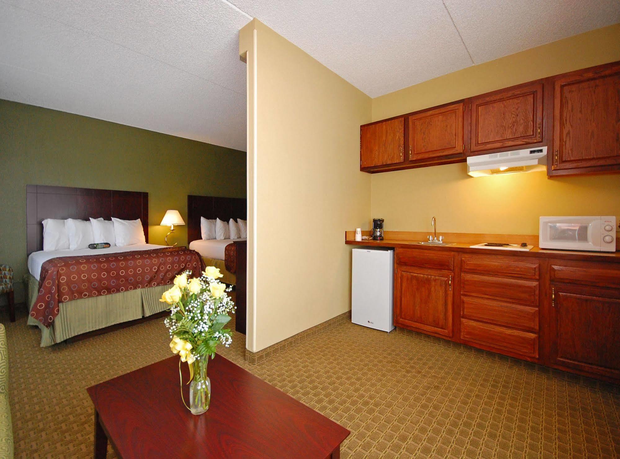 Best Western Airport Inn & Suites Cleveland Brook Park Habitación foto